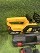 Пила аккумуляторная DeWalt DCM122N 48 В 6 А·ч цепная бесщеточная шина 30 см электропила 12 дюймов автоматическая смазка цепи 3 8 скорость 24 м с 10000 об мин для обрезки деревьев распиливания древесины с 2 АКБ кейсом - изображение 4
