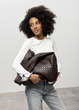 Велика жіноча плетена сумка-хобо Sambag HOBO WEAVE для ноутбука 15" з екошкіри Шоколадна - зображення 3