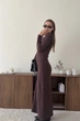 Сукня в'язана максі з декоративним швом DR040 2607348641407 M/L Коричневий - изображение 4