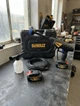 Мойка высокого давления DeWalt DCPW1012B 48 В аккумуляторная 26 бар ручная 6 А·ч минимойка 230 л ч портативный очиститель со шлангом 5 м пеногенератором для автомобиля брусчатки двора мебели дома 2 батареи - изображение 4