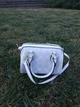 Жіноча біла сумка Coach Micro Bennett Satchel in Signature Canvas з брелоком «Вишеньки». сумка коач з фірмовим візерунком C - изображение 3