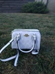 Жіноча біла сумка Coach Micro Bennett Satchel in Signature Canvas з брелоком «Вишеньки». сумка коач з фірмовим візерунком C - изображение 5