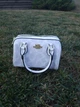 Жіноча біла сумка Coach Micro Bennett Satchel in Signature Canvas з брелоком «Вишеньки». сумка коач з фірмовим візерунком C - изображение 6