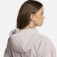 Куртка жіноча Nike Sportswear Everything Wovens S Світло-кремовий FN3669-019 - зображення 7
