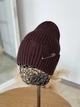 Трендова в’язана шапка рванка з рваним декором та булавкою JOY KNIT коричнева - зображення 2