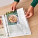 Файли-вкладки Amazon Basics прозорі захисні конверти з перфорацією з поліпропілену PP 21,5 x 28 см для папки на 3 кільця 60 шт - зображення 2