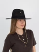 Шляпа Федора женская D.Hats из рафия с цепью золото с сердцами черная - изображение 3