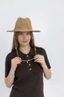 Шляпа Федора женская D.Hats из рафия с цепью золото с сердцами коричневая - изображение 5