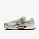 Кроссовки женские Nike W V5 Rnr 40.5 Белый HQ7901-112 - изображение 5