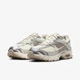 Кроссовки женские Nike Wmns Air Max Moto 2K Pale Ivory / Metallic Silver 41 Бежевый HQ2056-108 - изображение 7