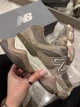 Кросівки New Balance 9060 Mushroom Timberwolf 36 - зображення 4