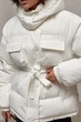 Стьобана куртка з поясом та капюшоном - білий колір, ONE SIZE - зображення 4
