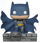 Коллекционная фигурка Funko POP! Deluxe Heroes: DC Comics — BATMAN ON GARGOYLE (Бэтмен на гаргулье) #239 - изображение 2