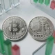 Сувенирная монета Биткоин BTC металлическая серебристая без футляра 4 см - изображение 1