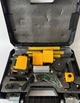 Лазерный нивелир DeWalt CLE34031N профессиональный 4D 16 зеленых линий 360° LED дисплей самовыравнивающийся дальность до 20 м до 50 м с приемником IP54 с 2 АКБ штативом магнитным кронштейном пультом и кейсом - изображение 3