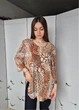 Блузка футболка женская плиссе в абстрактный принт M.Collection Коричневая 16795 2XL (укр 52-54) - изображение 7