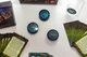 Dodatek do gry planszowej Portal Games Za dużo kości: 40 dni w Dealorea (edycja polska) (5905794221493) - obraz 4