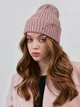 Трендовая вязаная шапка рванка с рваным декором и булавкой JOY KNIT розовая - изображение 1