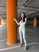 Женский теплый комбинезон молочного цвета 36403 46/48 - изображение 2