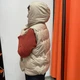 Жилет жіночий плащівка капюшон тепла безрукавка M беж - зображення 2