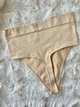 Жіночі безшовні коригуючі трусики-стрінги Primark Seamless Shapewear Thong з високою талією М бежевий Т-1115/61 - зображення 4