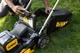 Газонокосилка аккумуляторная DeWalt DCMWP134N 53 см 67 л 25-102 мм черная с желтым - изображение 6