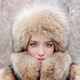 Женская меховая шапка из натурального меха енота, коричневая - изображение 7