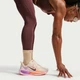 Кроссовки женские Nike W Vomero 18 40 Белый HM6804-113 - изображение 2