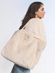 Пушистая сумка Victoria's Secret Faux-Fur Tote Bag молочного цвета арт. 30810 - изображение 1