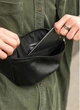 Чоловіча шкіряна поясна сумка бананка міська компактна Sambag Tirso PSO чорна 61054 - зображення 8