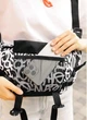 Большая женская поясная сумка бананка тканевая Sambag DynamicDart принт Graphity 60522 - изображение 6