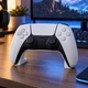 Подставка для геймпада PS5 DualSense минималистичная «невидимая», набор 2 шт, держатель джойстика, белая матовая, 3D-печать - изображение 2