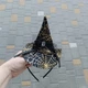 Обруч с шляпкой Ведьмочки золотистая паутина. Шляпка отьемочки на обруче - изображение 2