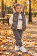 Комплект с жилеткой и принтом LOVE Kiddo серый 98 см - изображение 1