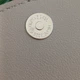 Папка-конверт для документов А4 из экокожи на магните 33x24 см Серо-бежевая - изображение 7