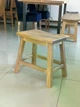 Табурет деревянный кухонный Волна 45×30×45 см массив ясеня с жестким сиденьем табуретка из дерева кухонный стул для кухни столовой дома квартиры цвет ясень - изображение 6