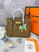 Жіноча сумка Hermès Birkin 30 30*26*14 см Gold коричнево-гірчична (Gold/Camel) з золотою фурнітурою та підвіскою-конячкою. - изображение 10