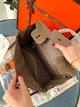 Жіноча сумка Hermès Birkin 30 30*26*14 cм сіро-оливкова (Etoupe/Olive) зі сріблястою фурнітурою, підвіскою-конячкою та шовковою хусткою. - зображення 7