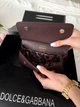 Жіноча сумка Dolce & Gabbana Miss Sicily Bag 19*12*6,5 см глибокого бордового кольору (марсала/бордо) з тисненої шкіри Dauphine зі золотистою фурнітурою та двоколірною фірмовою пластиною Dolce & Gabbana. - изображение 7