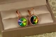 Сережки Xuping Jewelry камені Сваровскі зелені в обідку 2,5 см золотисті - зображення 1