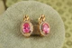 Серьги Xuping Jewelry Магический овал с розовым камнем 1.7 см золотистые - изображение 2