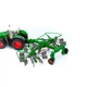 Трактор Bburago Fendt 1050 Vario с роторными граблями масштабная модель 10 см металл/пластик 18-31665 - изображение 4