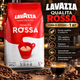 Кофе в зернах Lavazza Qualita Rossa — классический сбалансированный бленд для ценителей насыщенного кофейного вкуса и выразительного аромата. Смесь состоит из 70% арабики и 30% робусты. Высокогорная арабика придает напитку бархатистый аромат, а африканска - зображення 2