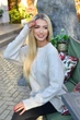 Жіночий теплий в’язаний светр вільного крою з фактурними косами на рукавах ELFBERG AF-1007 44-50 Світло-Бежевий (2000001166543) - изображение 6