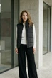 Женский легкий утепленный стеганый жилет с воротником-стойкой 42-52 L-XL - изображение 8