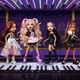 Игровой набор с куклой Bratz Stylin Birthday Саша 28 см с футболкой для девочки 596042 - изображение 7