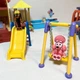 Игровой набор Дом Bluey Ultimate Mega Set Блуи: двухэтажный кукольный домик с мебелью, авто Heeler 4WD, бассейн и 14 фигурок игрушек Максимальная лимотированная коллекция - изображение 6
