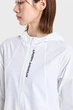 Женская белая ветровка OutRun the Storm Jkt Under Armour S 1377043-100 - изображение 4