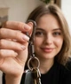 Вінтажний брелок-карабін для ключів металевий з пружиною та кільцем Ø3 см (загальна довжина 10 см) графіт 1 шт — на ремінь, джинси, авто - зображення 2