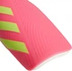 Ochraniacze piłkarskie dla dzieci Adidas Tiro Club rozmiar S Różowo-limonkowe (4068801455449) - obraz 3